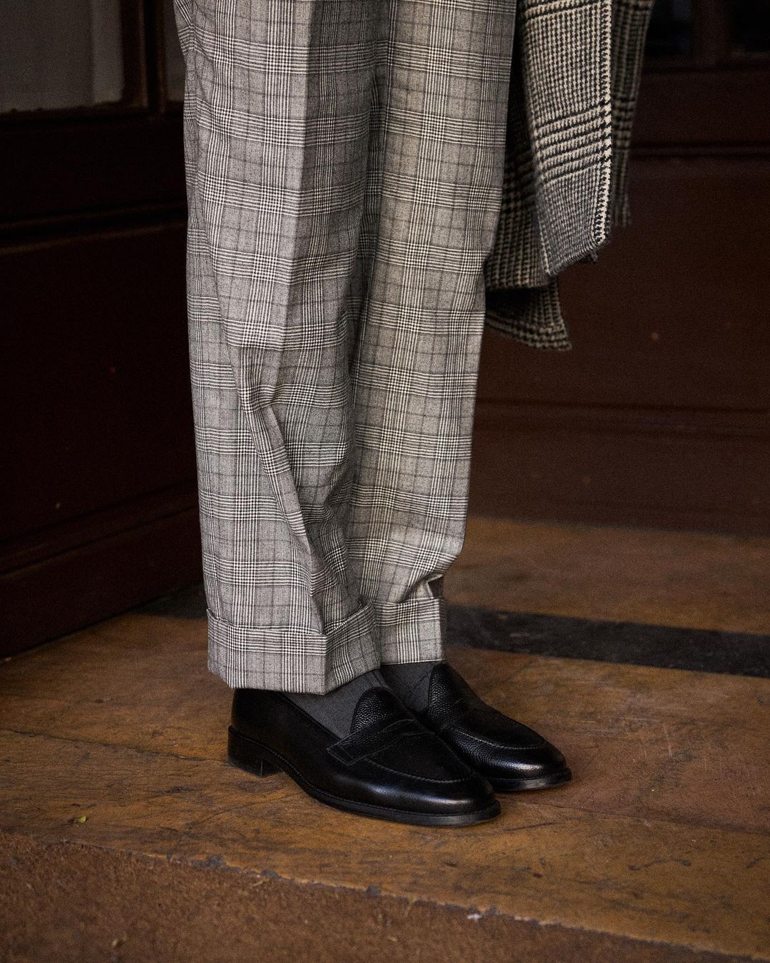 Drapers Black and White Glen Plaid Checks High Rise Double Tab Pant - 10