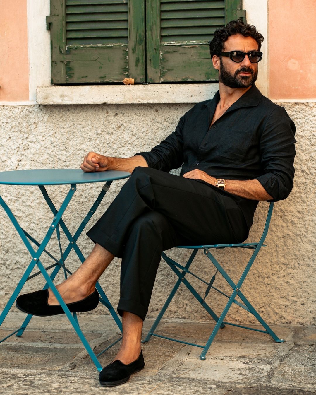 Summer Shirt in Black Linen Classic with one piece collar placket