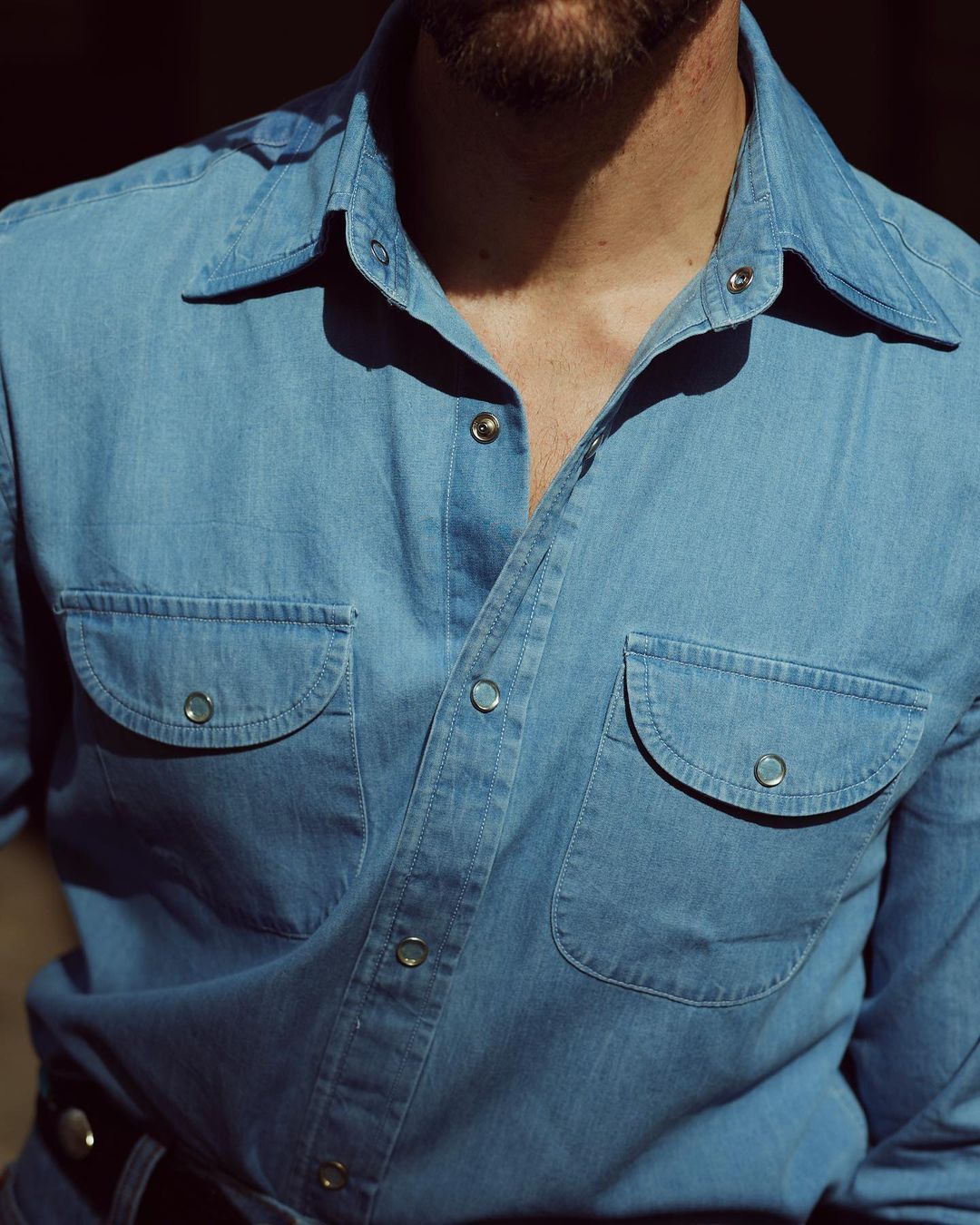 Close up of model wearing mens fade washed jeans by Luxire in indigo 5