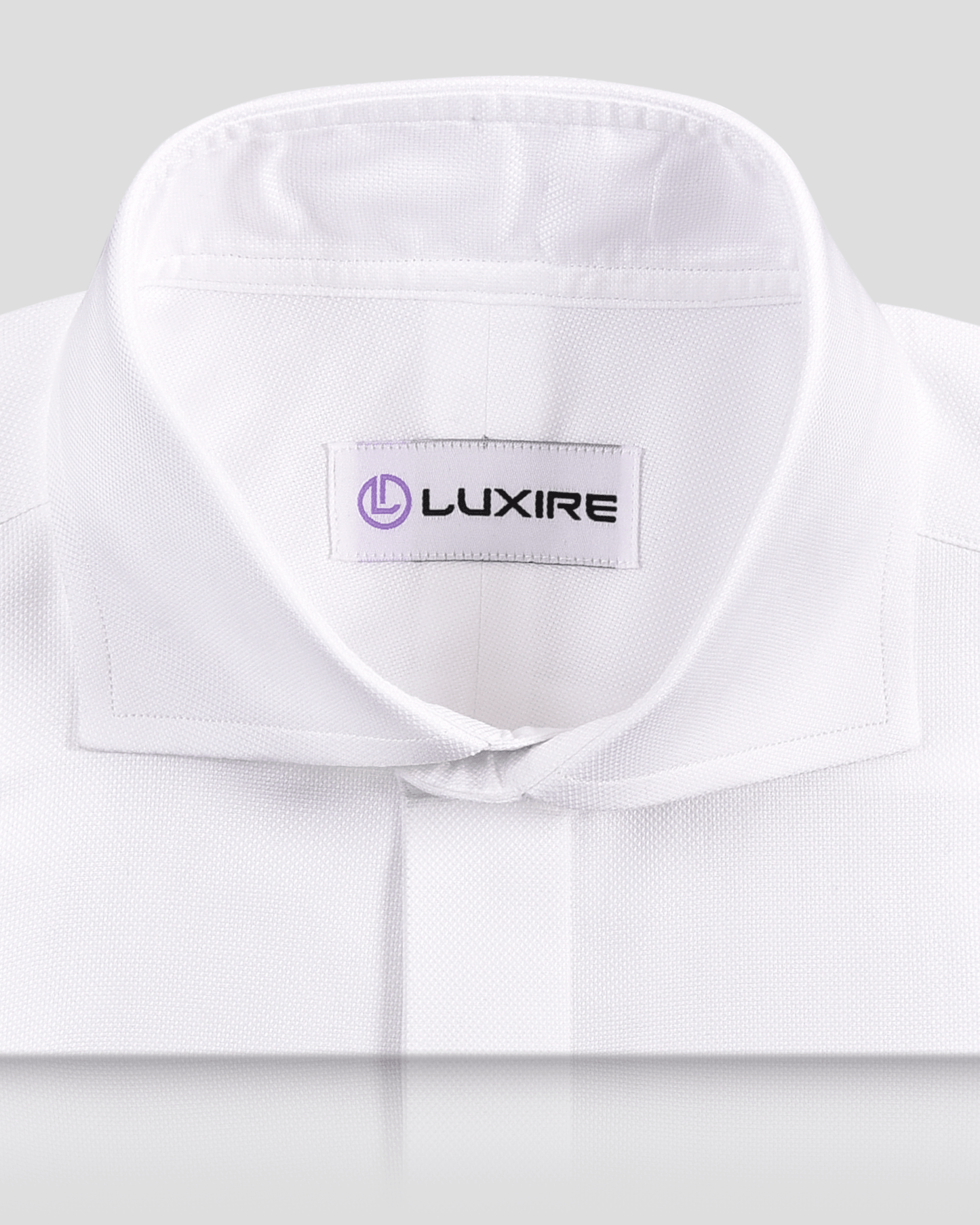 Collar of the custom oxford shirt for men by Luxire in white royal